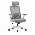 Ergonomischer Bürodrehstuhl Grau/Weiss/Schwarz mit Netzrückenlehne, Kopfstütze und Armlehnen, 65 x 65 x 116–126 cm